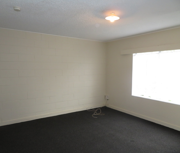 Bottom floor Flat - Photo 3