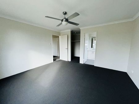 3 Bedroom 2 Bathroom Home in Eglington - Photo 3