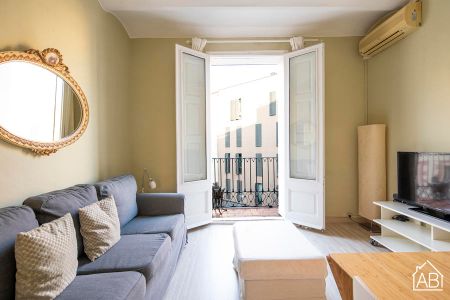 Chic Two-Bedroom Apartment in Artistic and Cosmpolitan Raval Quarter - Photo 4