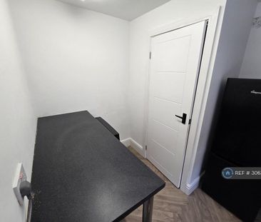 4 bedroom terraced house to rent - Photo 5