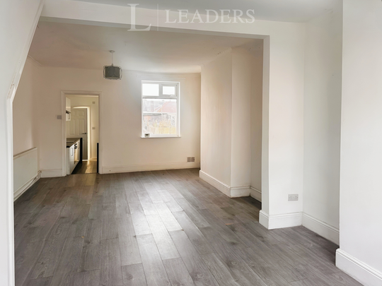 3 bedroom house to rent Princes Crescent, Edlington, Doncaster, DN12 - Photo 1