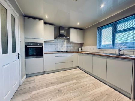 3 bedroom terraced house to rent - Photo 5