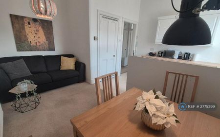 2 bedroom flat to rent - Photo 2