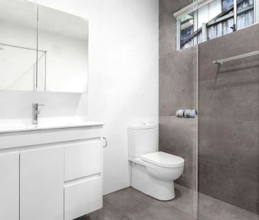 Modern Home in a Quiet, Leafy Setting - Photo 4