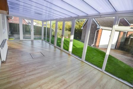 6 bedroom detached house to rent - Photo 3