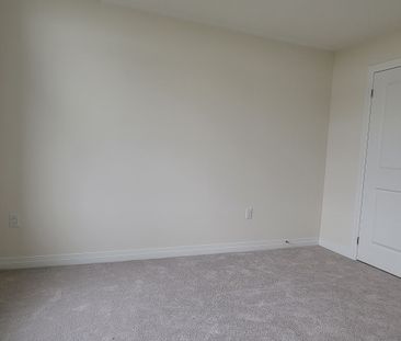 For Lease - 31 Cherry Hill, Barrie, Ontario - Photo 2