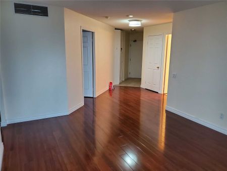 For Lease - 8 Hillcrest Avenue Unit# 2015, Toronto, Ontario - Photo 5