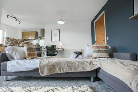 2 bedroom serviced apartment to rent - Photo 2