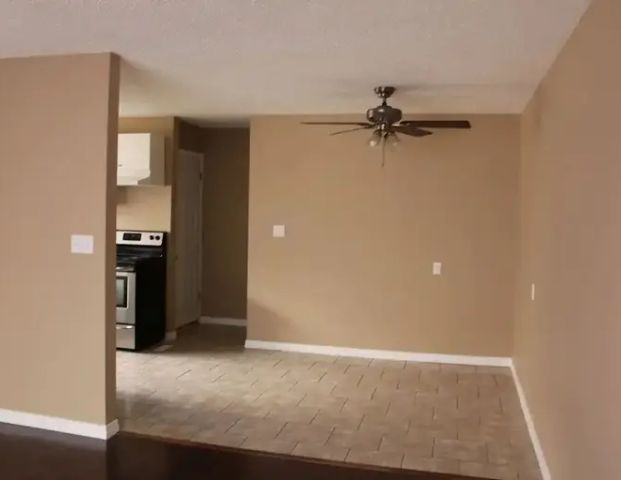 3 bdrm suite (upper unit) in 4-plex | 11815 55 Street Northwest, Edmonton - Photo 1