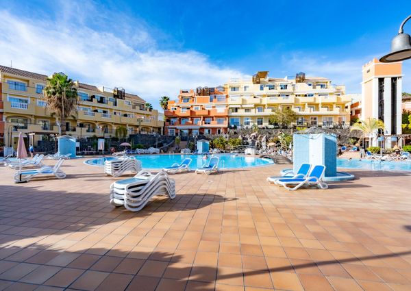 Apartamento con terraza y vistas en Los Cristianos – 0067-04600