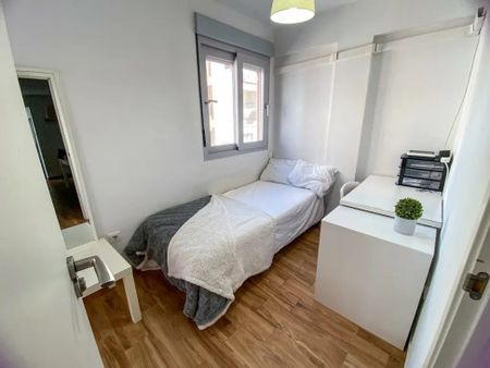 Calle Maestro Arrieta, Sevilla, Andalusia 41010 - Photo 5