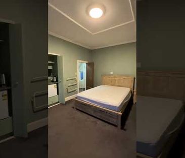 Spacious Fully Furnished Ensuite Room - Photo 1