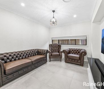 Stunning Family Home - Photo 2