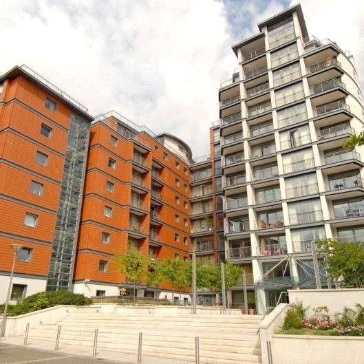 Holland Gardens, Brentford, London, TW8 0AZ - Photo 1