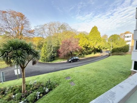 Kingsmere, London Road, BN1 6UW 3 bedroom flat to rent - Photo 5