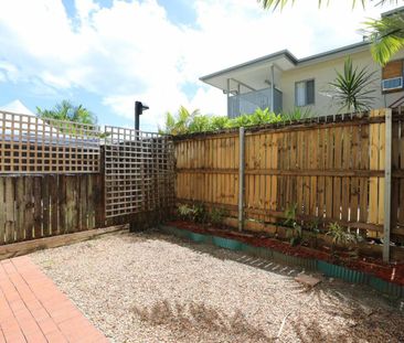 Nice Townhouse - Swimming Pool - Short walk to IGA - Photo 5