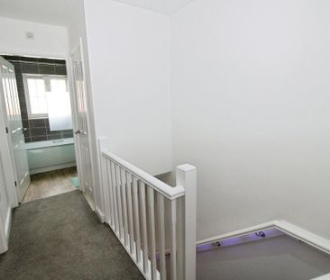 3 bedroom end of terrace house to rent - Photo 2