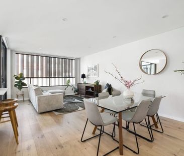 Stylish Furnished Apartment in a Prime, Convenient Location - Photo 5