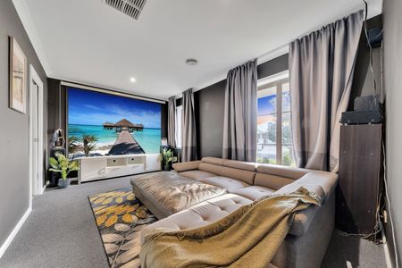 Stunning Family Haven with Expansive Living Spaces! - Photo 5