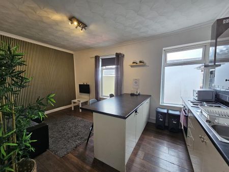 2 bedroom flat to rent - Photo 3