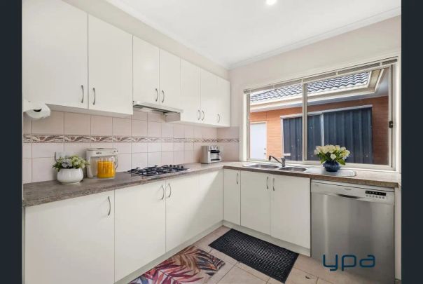 “Family Living in a Prime Location !!” - Photo 1