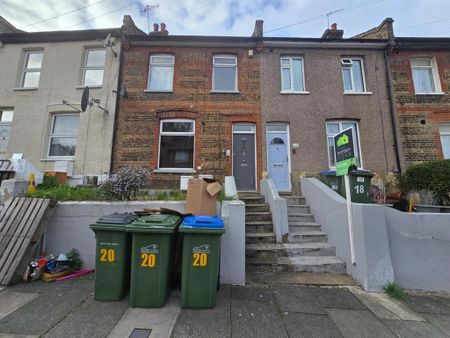 1 bedroom flat to rent - Photo 2