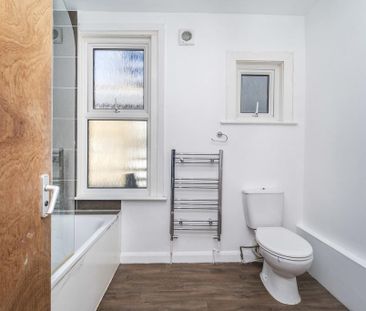 3 bedroom flat to rent - Photo 6