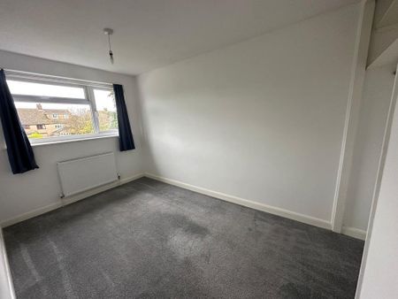 4 bedroom semi-detached house to rent - Photo 2