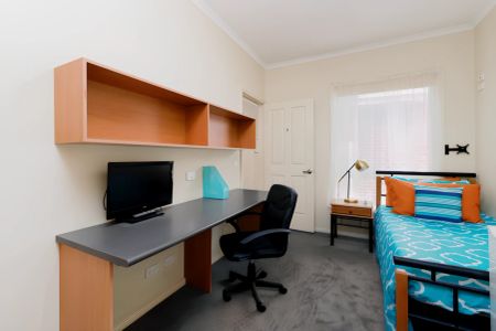 Unit 4 Townhouse - Photo 4