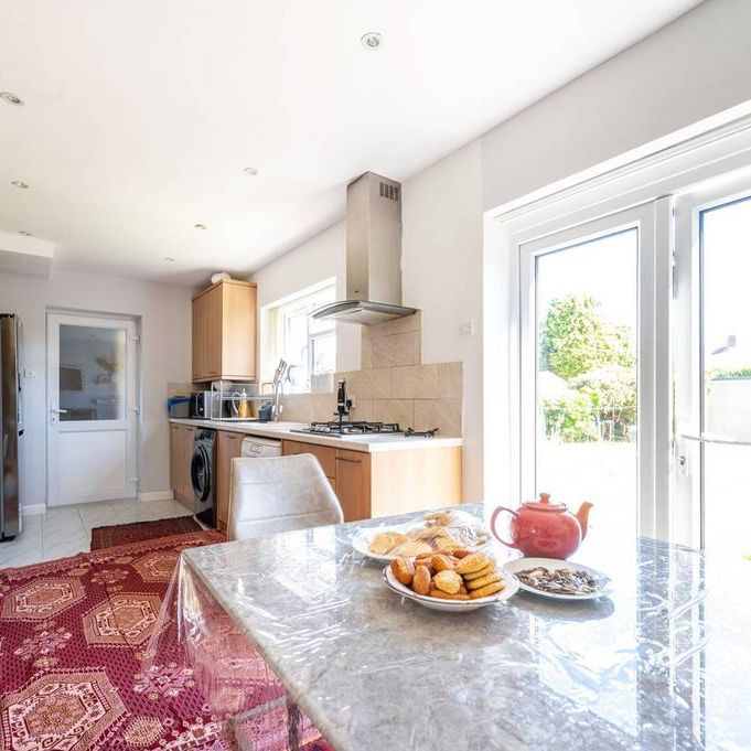 3 bedroom semi-detached house to rent - Photo 1