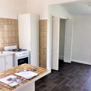 NEAT 2 BEDROOM HOME - Photo 3