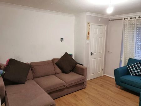 3 bedroom house to rent Polperro Close, Orpington, BR6 - Photo 2