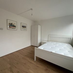 Room in a Shared Flat, Ramsey House, SW9 - Photo 2