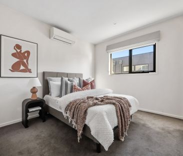 Stylish two level living in the heart of Essendon - Photo 6