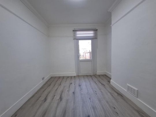 4 bedroom terraced house to rent - Photo 1