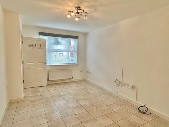 3 bedroom Three Bedroom House to rent - Photo 1