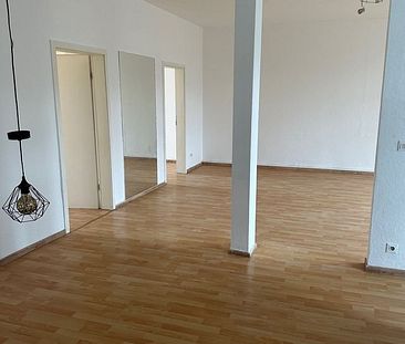 ++ 3-Raum-Wohnung mit Balkon und Pkw-Stellplatz ++ - Foto 1