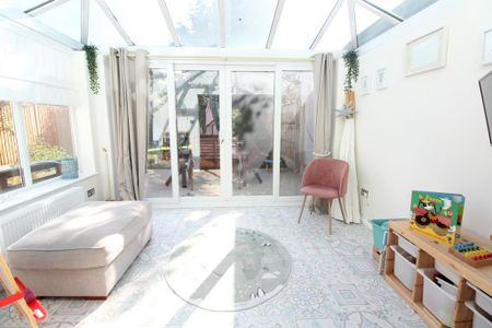 3 bedroom semi-detached house to rent - Photo 5