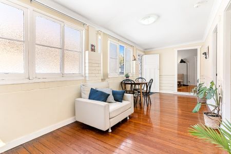 Charming Three Bedroom Home - Photo 4