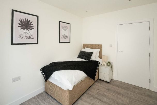 Cuckoo Hall Lane, London - Photo 1