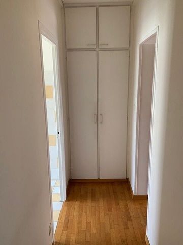 Appartement 2 pièces 60m2 MARSEILLE 2EME 890 euros - Photo 4