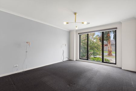 Spacious 4-Bedroom Home in South Morang - Photo 2