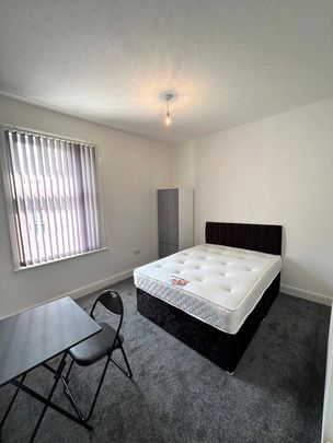 3 Bedroom Terraced - Photo 1