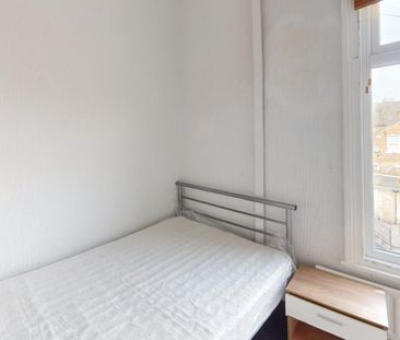 To Let: Albert Terrace , Middlesbrough TS1 3PB - Photo 4