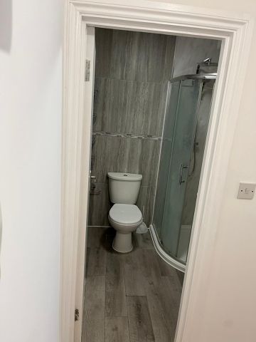 1 Bed Flat, Station Parade, IG11 - Photo 4