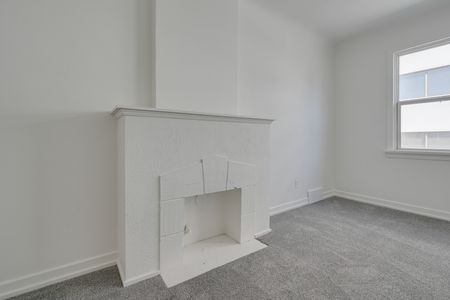 Edward Manor - Photo 5