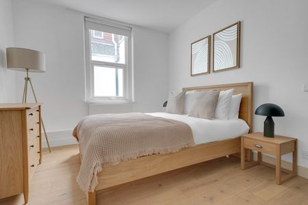 Tottenham Court Rd - Photo 5