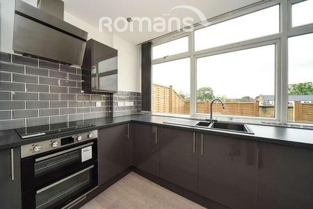 Crockhamwell Road, Woodley, RG5 - Photo 3