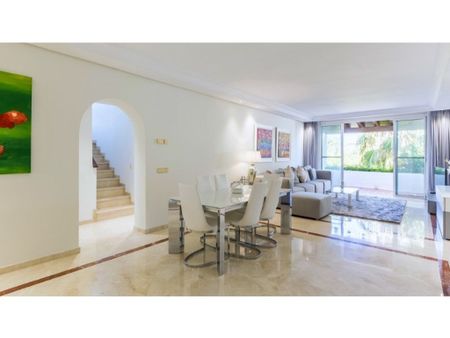 3 room luxury penthouse for rent in Marbella, Andalusia - Photo 4