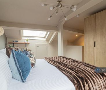 1 bedroom in a house share to rent - Photo 2